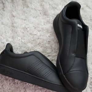 Adidas float laceless black leather shoes